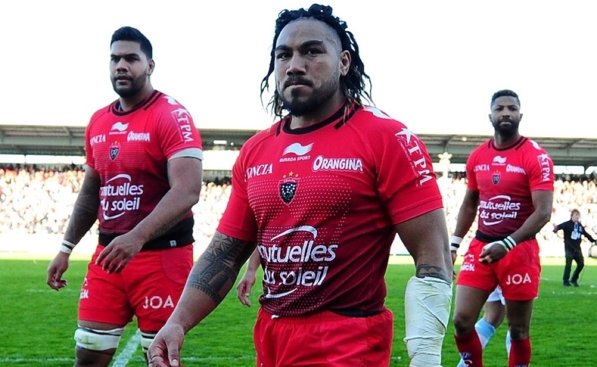 Ma'Nonu with teammates at Toulon